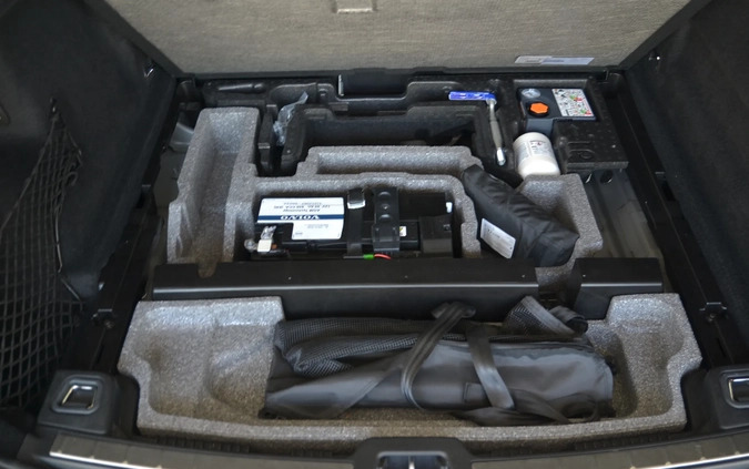 Volvo XC 60 cena 178999 przebieg: 114250, rok produkcji 2021 z Staszów małe 562
